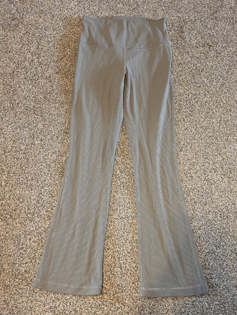 Women's Lululemon Size 6 Olive Ribbed Flared Leggings
